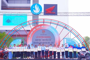 Tuyên dương danh hiệu "Sinh viên 5 tốt" tỉnh Đồng Tháp, năm học 2024 - 2025.