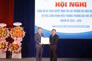 Trao quyết định công nhận Hiệu trưởng Trường Đại học Đồng Tháp, nhiệm kỳ 2025 – 2030 đối với PGS.TS Hồ Văn Thống.