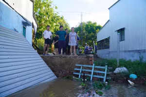 Đồng Tháp công bố tình huống khẩn cấp sạt lở bờ sông Tiền.