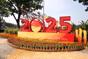 Hội hoa Xuân Phú Mỹ Hưng Tết Ất Tỵ 2025 tất bật trước ngày khai mạc