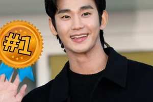 Kim Soo Hyun chễm chệ giành vị trí top 1 sao Hàn mặc bê bối chấn động