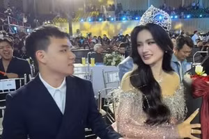 Loạt hành động ‘cưng xỉu’ của bạn trai Hoa hậu Ý Nhi đập tan tin đồn chia tay