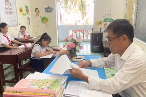 Người trồng mầm xanh tri thức trên đảo Trường Sa