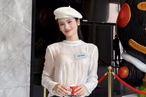 'Bà trùm' hoa hậu hé lộ tin nhắn đặc biệt về Ý Nhi trước giờ G