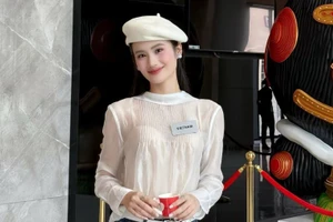 'Bà trùm' hoa hậu hé lộ tin nhắn đặc biệt về Ý Nhi trước giờ G