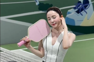 Diễn viên Quỳnh Nga khoe vòng eo con kiến trên sân chơi pickleball