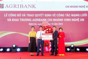 Chủ tịch HĐTV Agribank làm việc tại các chi nhánh trên địa bàn Nghệ An, kịp thời chỉ đạo khắc phục hậu quả bão lũ