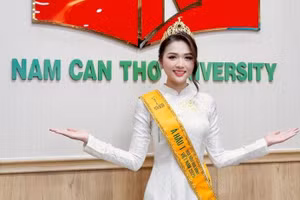 Thu Ngân trở về mái trường Nam Cần Thơ sau khi đăng quang Á hậu 