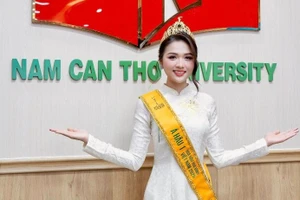 Thu Ngân trở về mái trường Nam Cần Thơ sau khi đăng quang Á hậu 