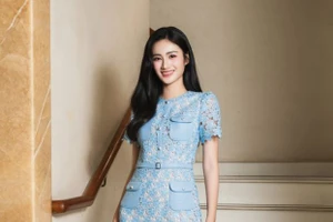 Khám phá loạt trang phục công sở đẹp hết nấc của Hoa hậu Ý Nhi