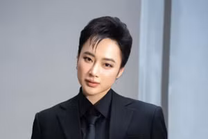 Angela Phương Trinh lại gây sốt với diện mạo táo bạo