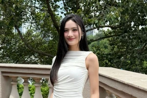 Hoa hậu Ý Nhi nhẹ nhàng đáp trả tin đồn đã bỏ học tại Úc