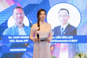 Hoa hậu Lương Thuỳ Linh được 'chọn mặt gửi vàng' tại Hội nghị cấp cao