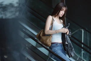 Tiểu Vy bắt trend 'trạm tỷ', ghi điểm với phong cách trẻ trung, cuốn hút