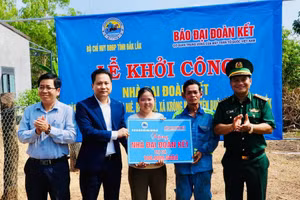 Khởi công xây nhà Đại đoàn kết tặng hộ nghèo vùng biên