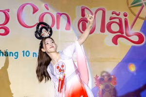 Hoa hậu Tiểu Vy, Lương Thùy Linh lan tỏa yêu thương tới các em nhỏ mùa Trung thu