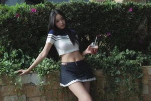 Thanh Thủy bất ngờ đổi phong cách, hiếm hoi trưng trổ vòng eo siêu thực