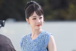 Hai mỹ nhân Tân Cương gây 'sốt' tại Tuần lễ Thời trang Paris