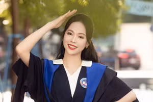 Á hậu Trịnh Thùy Linh tốt nghiệp thủ khoa Đại học Kinh tế Quốc dân