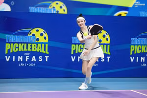 Thời trang Pickleball ‘sáng bừng sân tập’ của Hiền Hồ 