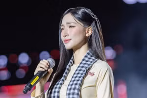 Phản ứng gây chú ý của Hòa Minzy khi bị so sánh với Mỹ Tâm