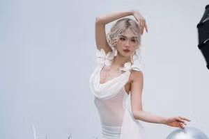 Ngọc Trinh 'biến hình' thành búp bê Barbie gợi cảm