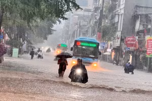 Hà Nội mưa rào và dông đến bao giờ?