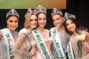 Miss International 2024 Thanh Thủy xuất hiện rạng rỡ cùng 4 Á hậu 