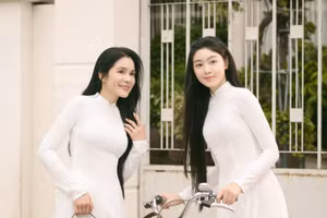 Ái nữ nhà Quyền Linh gây thương nhớ khi diện áo dài trắng, e ấp sánh bước bên mẹ