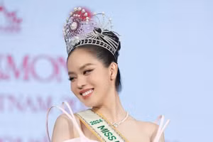 Vắng mặt tại lễ trao sash cho Hoa hậu Thanh Thủy, Phương Nhi tiếp tục 'ở ẩn'