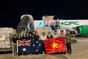 Tiếp nhận hàng viện trợ quốc tế khẩn cấp của Australia cho người dân Bắc Ninh