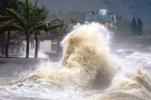 Bão Bualoi di chuyển gần gấp đôi tốc độ trung bình, cách TP Huế khoảng 170km