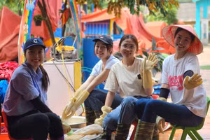 Kiều Duy cùng dàn hoa á hậu quyên góp hơn 300 triệu giúp đồng bào vượt bão lũ 