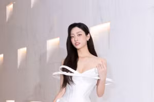 Xuất hiện rạng rỡ, Hoa hậu Lương Thùy Linh khẳng định sức hút đặc biệt