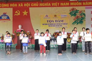 Chắp cánh ước mơ cho trò nghèo vượt khó