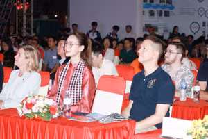 Hoa hậu Bảo Ngọc gây ấn tượng mạnh tại chương trình giao lưu hữu nghị Việt Mỹ