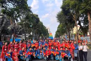 H'Hen Niê, Thanh Thủy cùng dàn sao Việt hào hứng tham gia diễu hành ngày 30/4