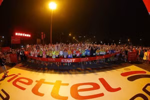 Bội thu kỷ lục trên cung đường chạy full marathon mới tại Hà Nội