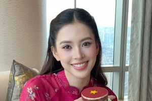 Hoa hậu Tiểu Vy, Thanh Thủy ghi điểm với hành động nhỏ mừng đại lễ A80