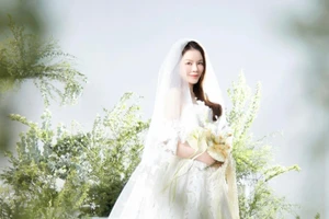Lý Nhã Kỳ diện váy cưới trẻ trung bất ngờ ở tuổi U50