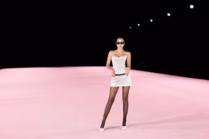 Vóc dáng đẹp từng centimet của Hoàng Thùy trước thềm casting Victoria's Secret