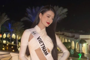 Á hậu Bùi Khánh Linh diện đầm táo bạo tại Miss Intercontinental 2024