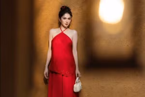 Ngọc Trinh ghi điểm với loạt áo dài cách tân quyến rũ