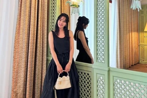 Xuất hiện tại Venice, ngoại hình của Son Ye Jin khiến fan trầm trồ 