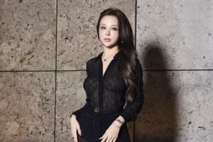 Huyền Baby gây sốt khi diện đầm đen gợi cảm, khoe sắc vóc đỉnh cao tuổi 36