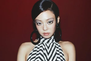 Jennie (BLACKPINK) ngược dòng thời gian với tạo hình thập niên 60 đầy ấn tượng