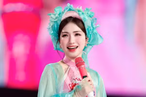 Hòa Minzy góp 400 triệu đồng xây cầu cho người dân Điện Biên