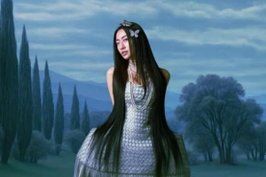 Hoa hậu Lương Thùy Linh đẹp ma mị trong loạt ảnh mới