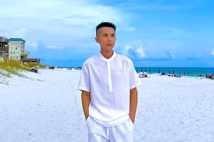 Nam ca sĩ đình đám một thời tái xuất với diện mạo khác lạ khó nhận ra.