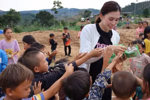 Hoa hậu Tiểu Vy hỗ trợ thiết thực cho trẻ em có hoàn cảnh khó khăn